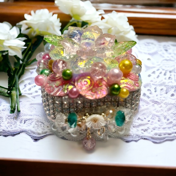 Embellished Ring Presentation Box - Picture 4 of 8